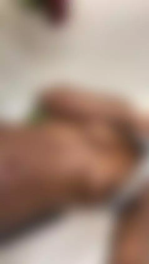 A delicious brunette 🤤 by irisallen