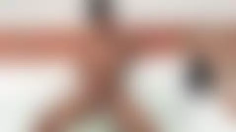 my pussy vibrates in the water 😏💋 by irisallen