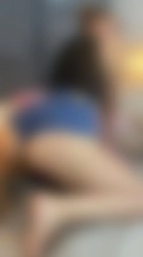 I love to shake my ass to the rhythm of the music by lunaportman1