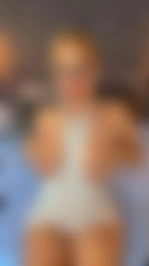 Do you want to play? I would love to feel you by lunaportman1