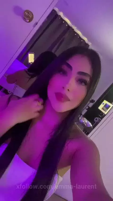 Wanna play with my big juicy ass? by emma-laurent