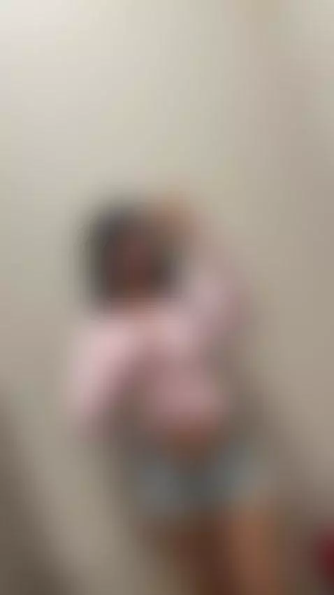 estoy tan sudada quiero quitarme toda la ropa by marianabranz