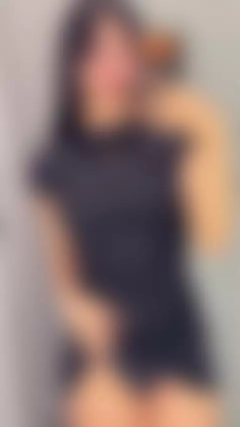 raising the dress, look at my buttocks by marianabranz