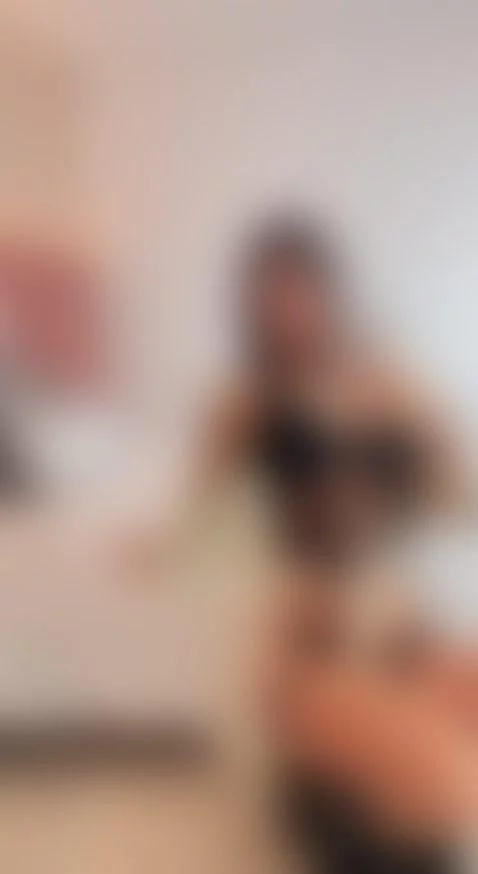 Hello guys, I hope to have a very hot day. by marianabranz