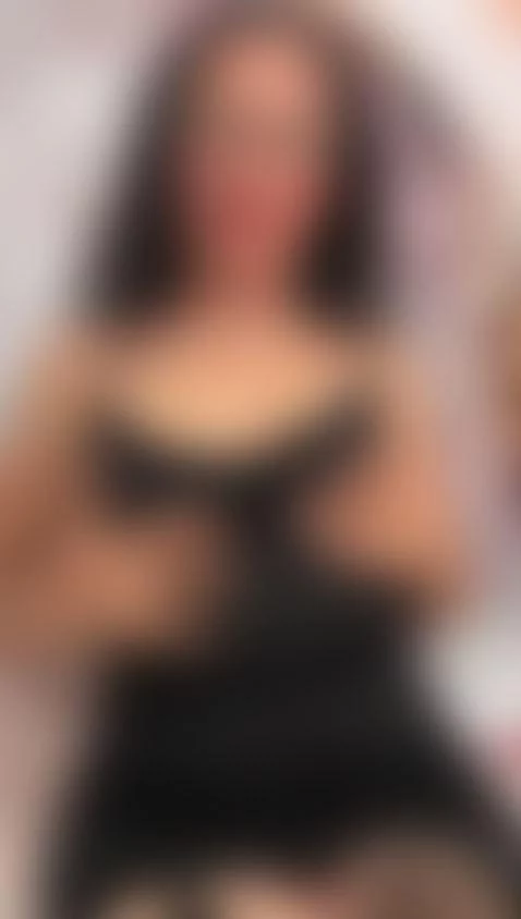 Come here and let me to slide my feets in your cock by esmeraldastreem