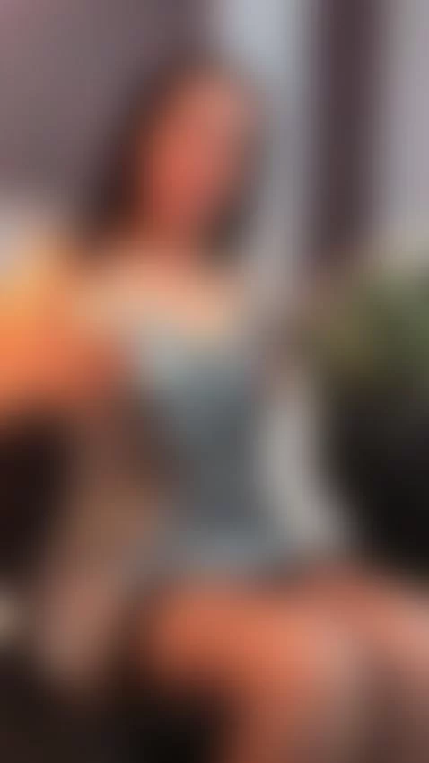 Hey sexy! Your hot milf it's here to satisfy your insatiable... by esmeraldastreem