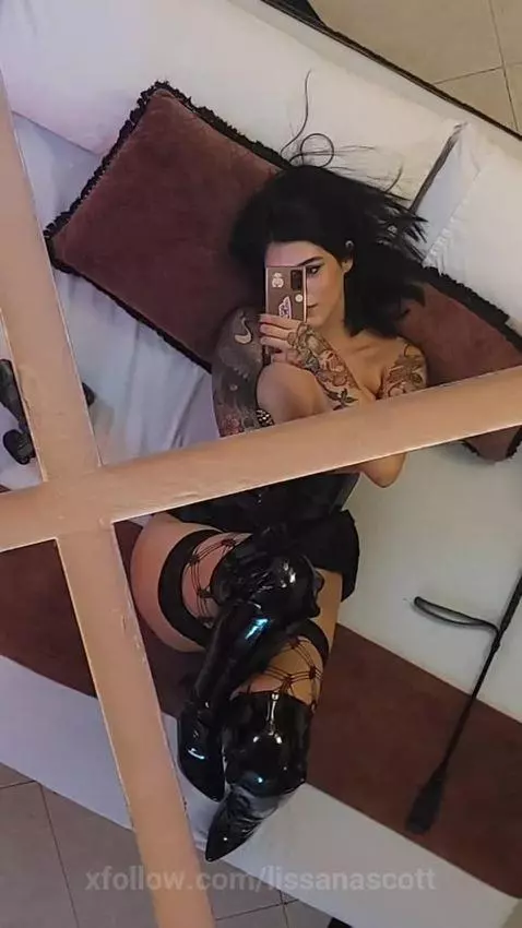 Im feel so horny🔥🔥
Onlyfans.com/LissanaScott
Camsoda.com/Lis... by lissanascott