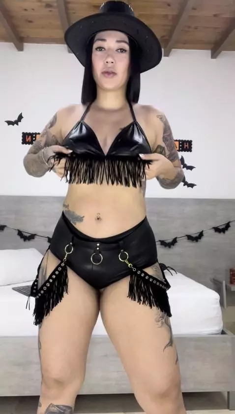 Your favorite cowgirl  🤠🐎 by scar-oconnor