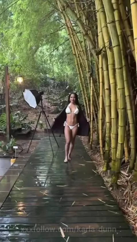 GLAMOUR  AND SEXY WALK.❤️ by karla-dunn