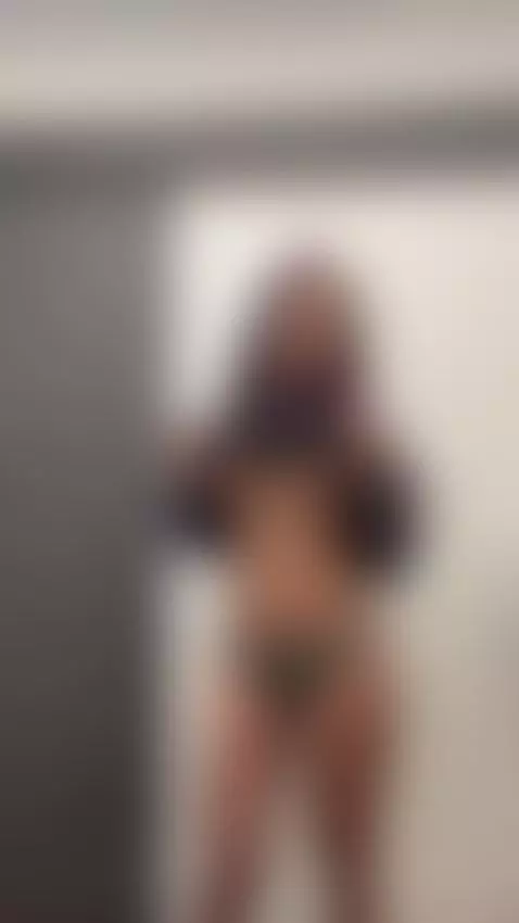 Hi, a little of my body🍓 by karla-dunn