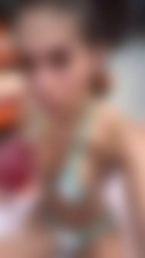 My loves, can you help me with your vote please in the first... by hellenferrer