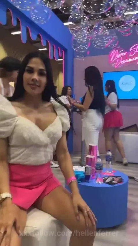 My loves, can you help me with your vote please in the first... by hellenferrer