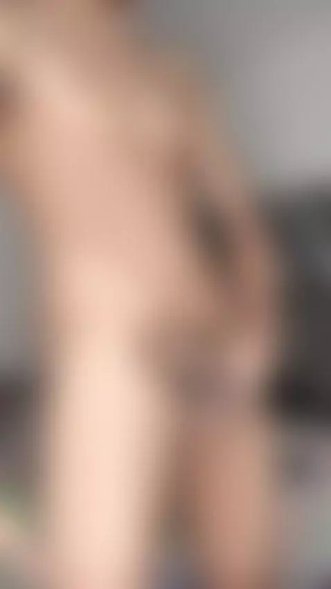 Hello XXXfollowers! im marco, 24 yrs old and a huge 8 inches... by pikashuu7u7