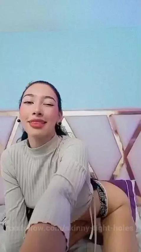 I wish you all a great Monday! 🩷👄 by skinny-tight-holes