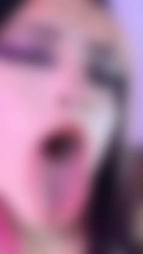 Darkness suits me… don’t you think? by danna-scarlet