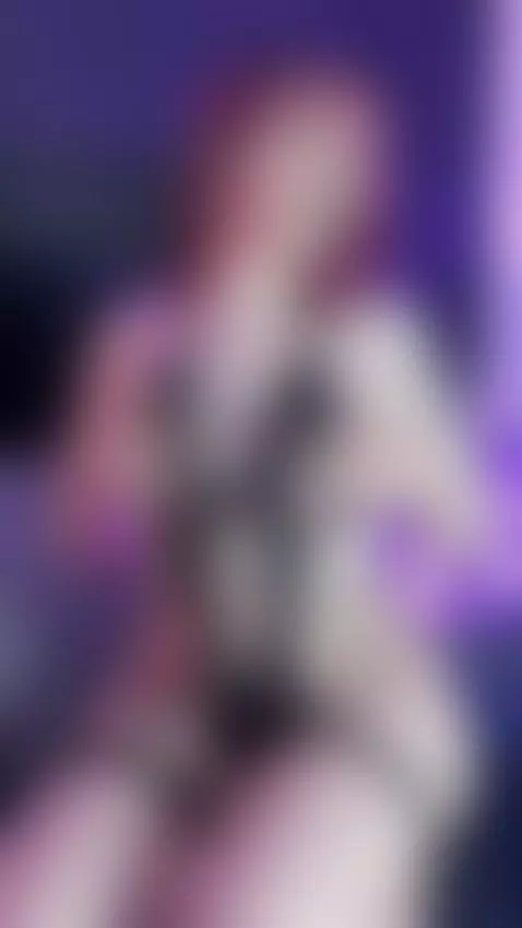 I love connecting with music and moving my body by danna-scarlet