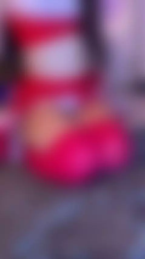 which lips get a kiss tonight by mandi4pole