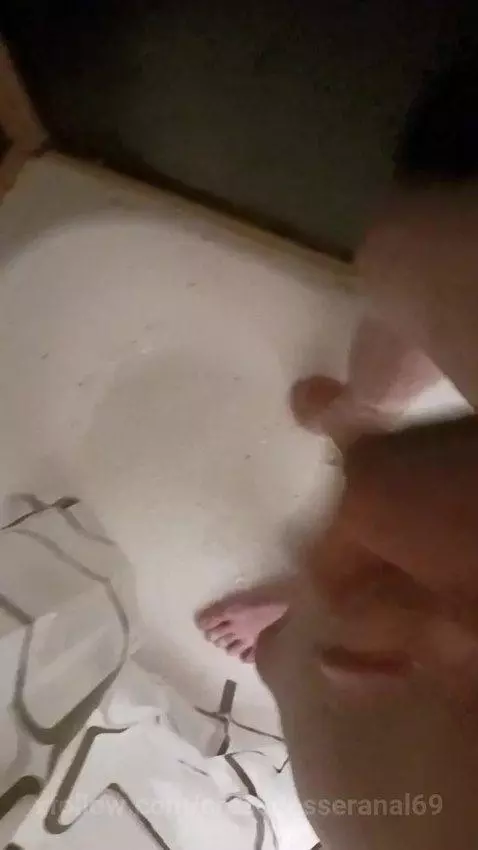 Shower time by crossdesseranal69