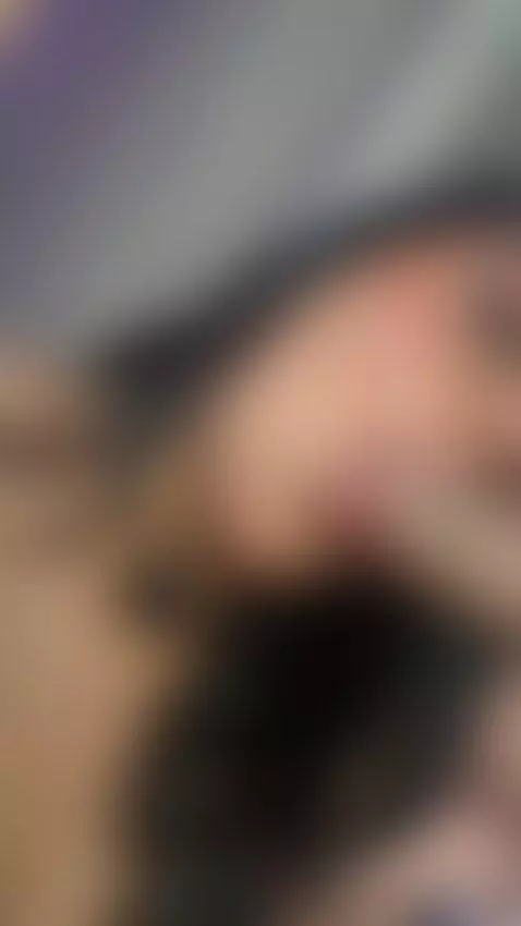 Red like my lenjery and my kisses by amberr-gold