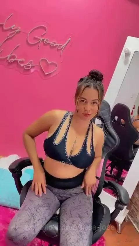 Happy start to the week darling come let's enjoy together by lissa-jose