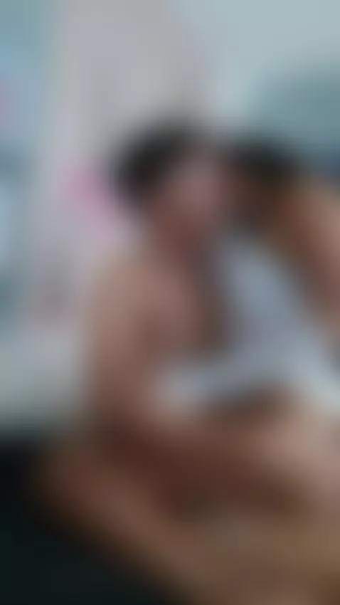 Between kiss and kiss the boneless one warms up by aron-alexa