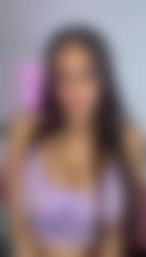 bounces in the middle of me 🤠😈 by chloeharperr