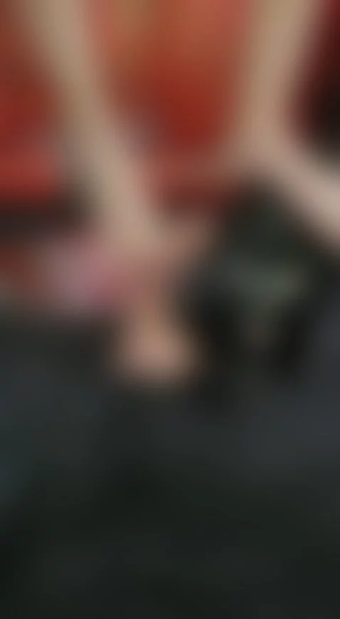 Ven a besar los pies de tu ama... by ivannakozlov