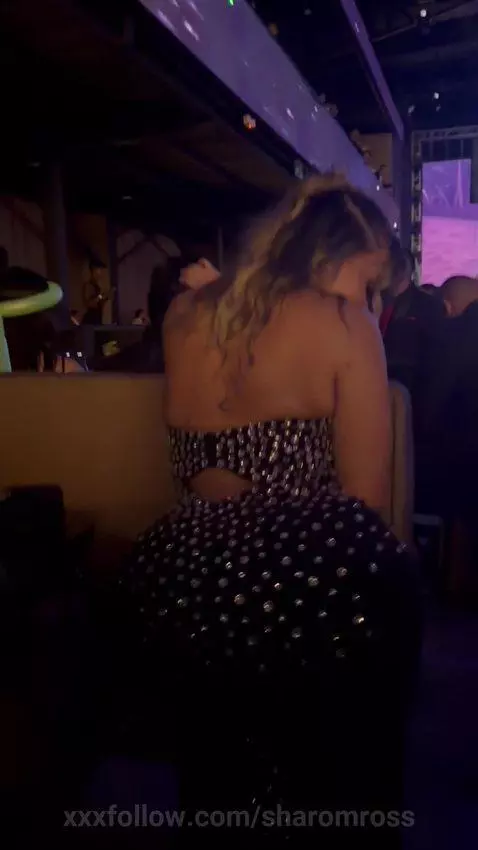 Do you like how my ass looks in this dress? 😈💋 by sharomross