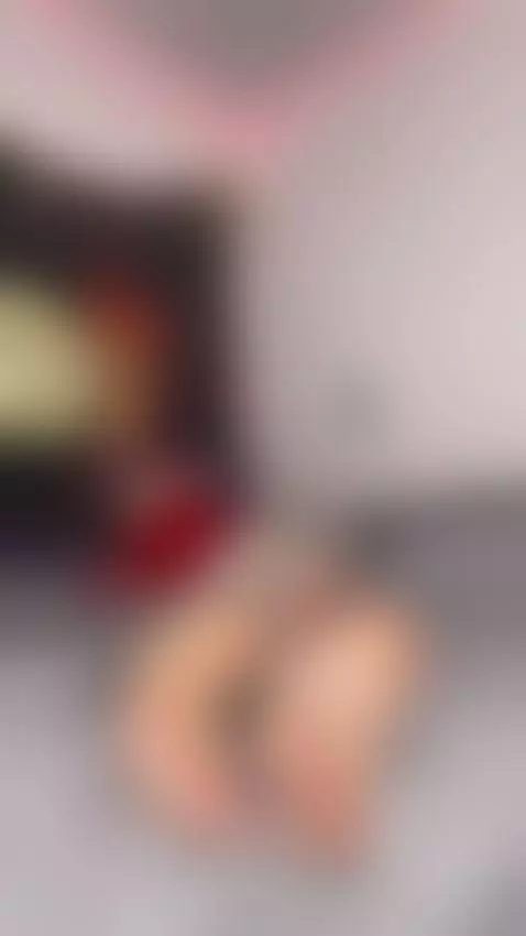 merry christmas 🎁🎄🦶🏻 by kittymiau