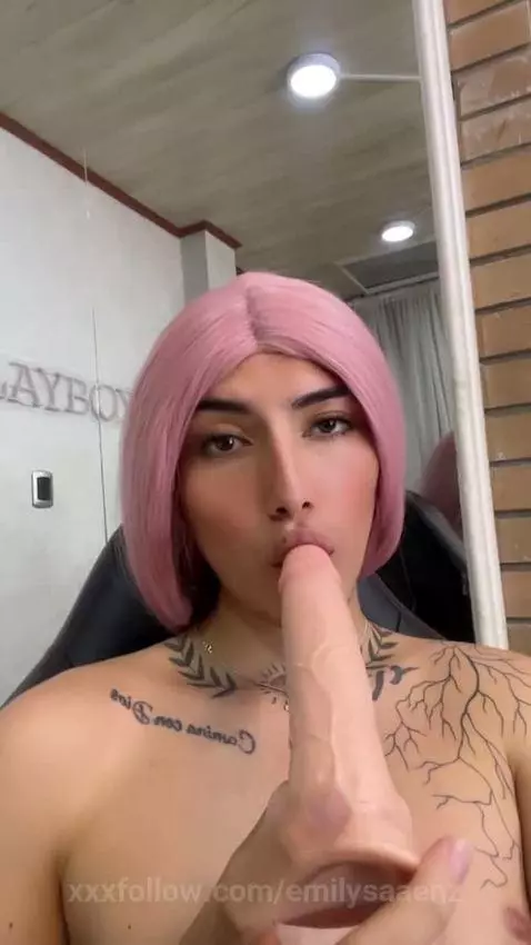 I love sucking a cock very deep 🥵 by emilysaaenz