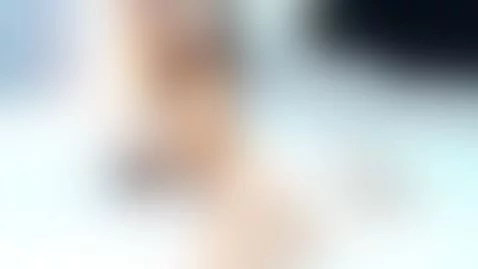 TOUCH  ALL MY KINKY BODY by bonniemon