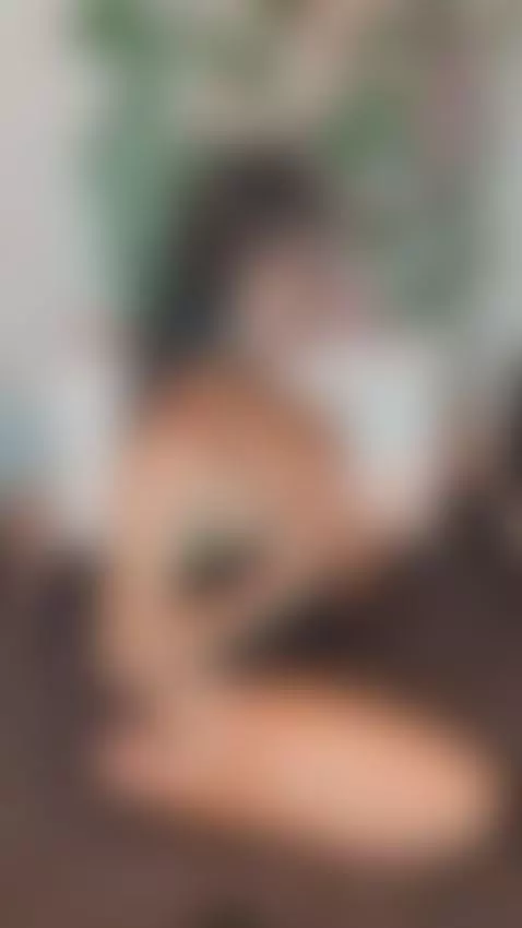 Hi, beautifuls! 🌹 I’m live now and so thrilled to be with yo... by lissaawild