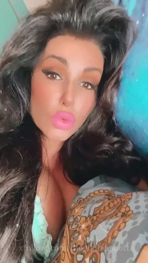 curvy, cougar, milf by thesophiascott