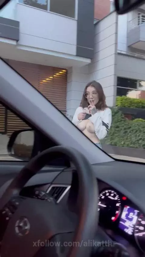 I love flashing my big boobs everywhere by alikatth