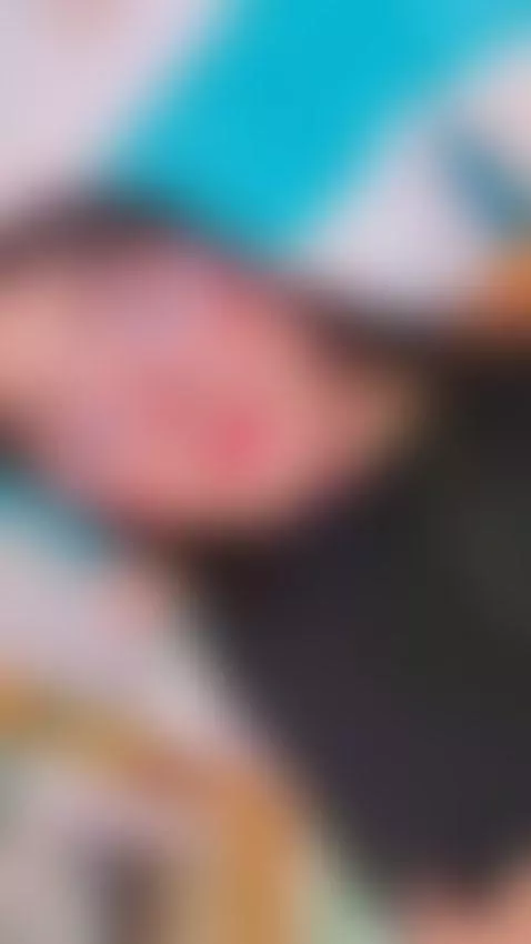 Help me by putting oil on my tits and with your hands seduce... by rix-venom