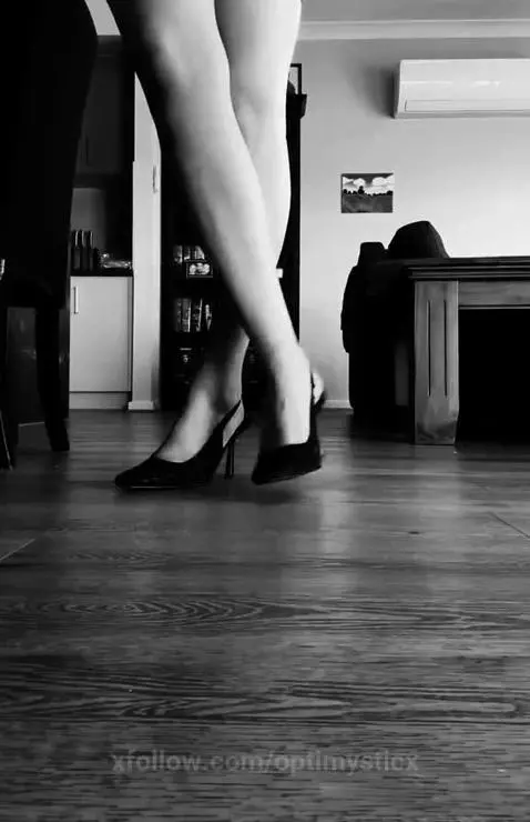 Sit there on the floor for me by optimysticx