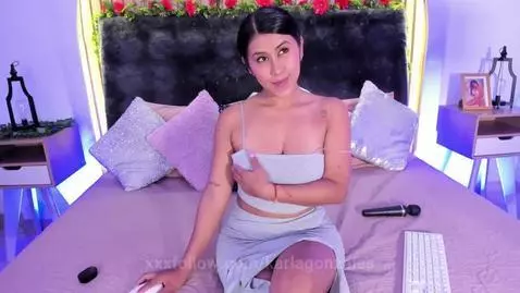 Take off my clothes and hit my body hard 🖤 by karlagonzales