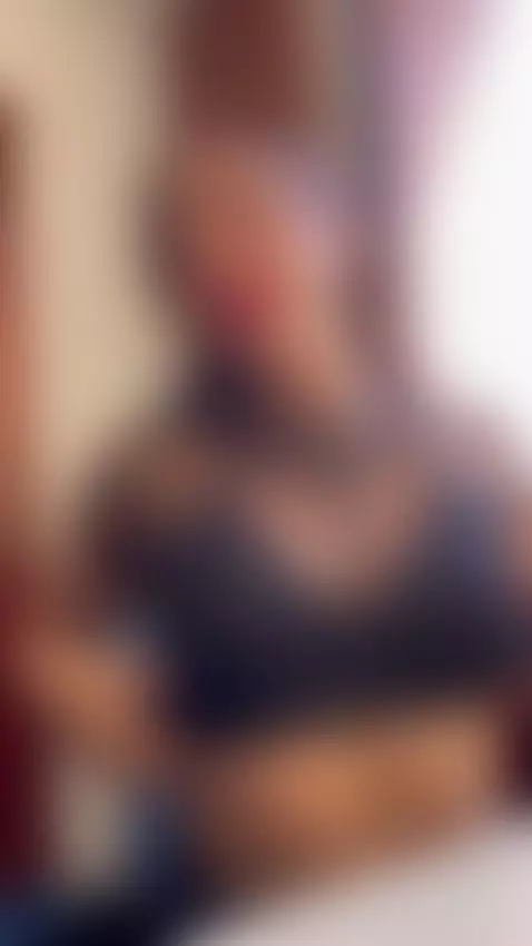 Do you want a nice assistant in your office? by emilyreevess