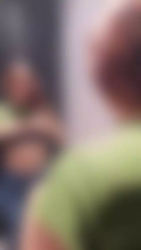 Mientras me cambiaba de ropa en la tienda, le dije al chico ... by emilyreevess