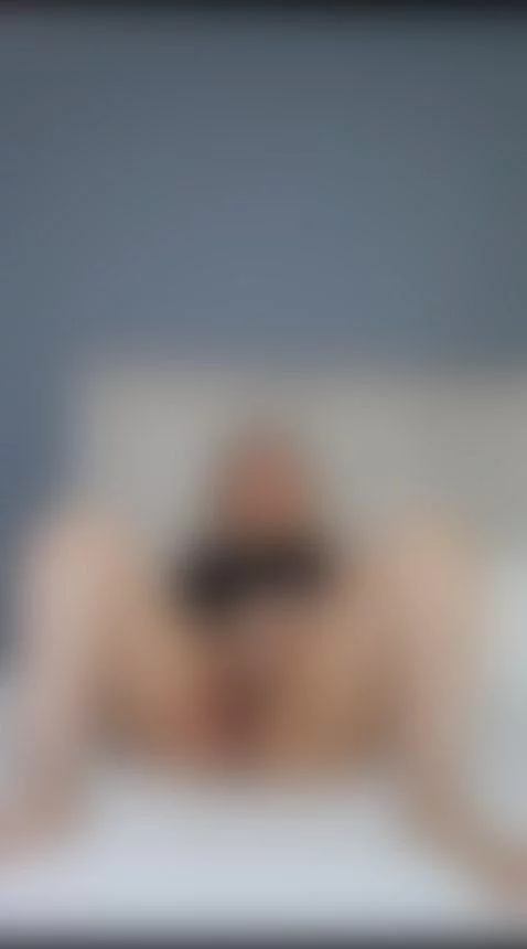 ONLINE NOWWWW by aliice-joness