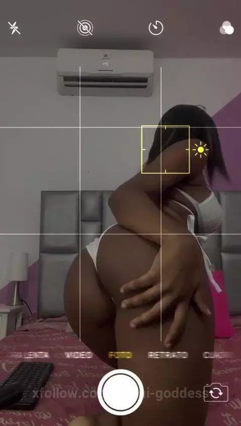 my ass wants to bounce on you!! 💦😈 by eboni-goddess