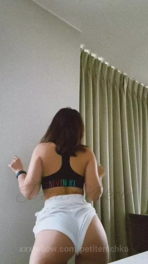 Start ur week with my bouncing bubble butt 🍑🥵💦 by petitenichka