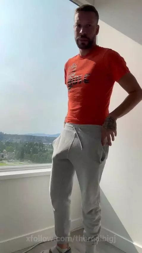 Anybody likes when guys wear grey sweats by therealbigj