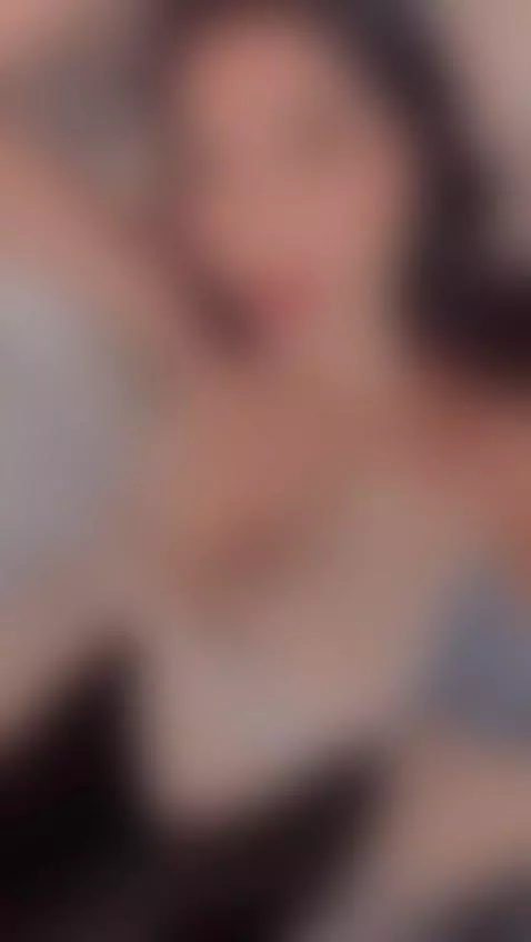 Most of my curves are up top 💖🍑🔥💦 by letiziafulkers