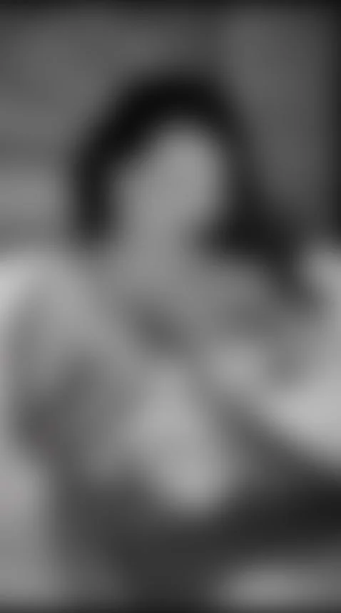 Black and white sensualness by naomiprada