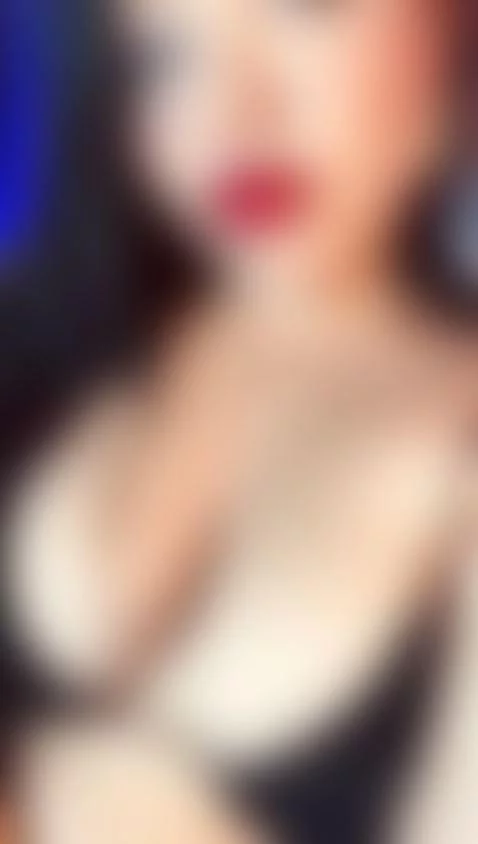 in black clothes by naomiprada