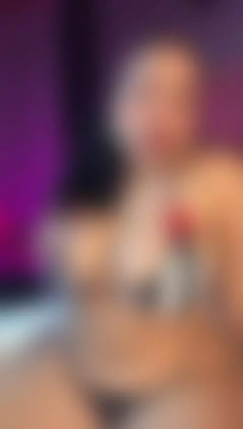 wanna be in the middle of... by naomiprada