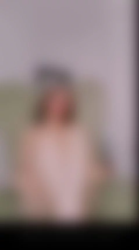 🤫 by minina-cattiva