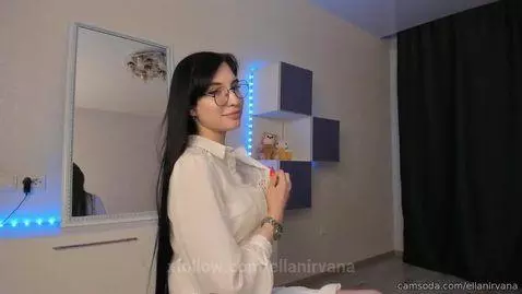 Elle wants to play by ellanirvana