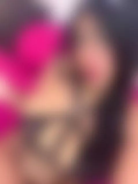 💦 I’m sweet at first… but when I move, my curves and my desi... by veronicalodge23